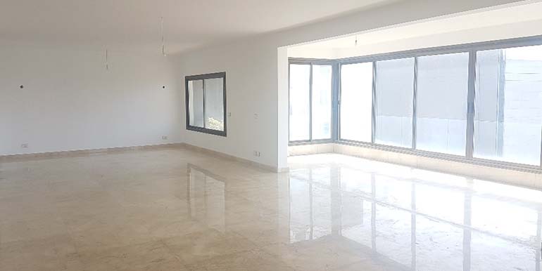 Spacious Luxurious Apartment in a Calm Area For Sale