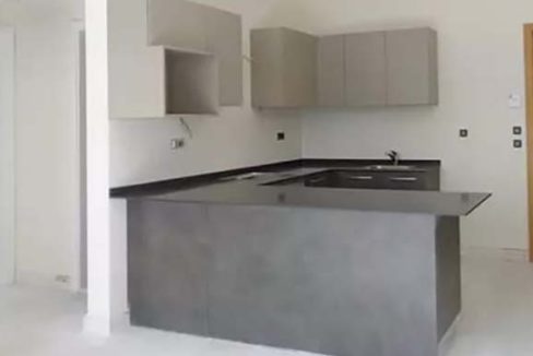 Modern Brand New Apartment/High-Level Floor