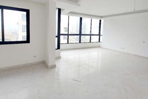 Spacious Brand New Apartment in a Stylish Bldg