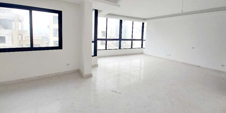 Spacious Brand New Apartment in a Stylish Bldg