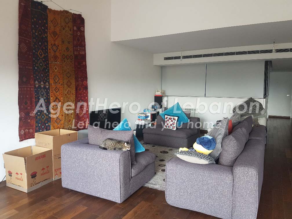 Modern Loft with Terrace – Prime Location