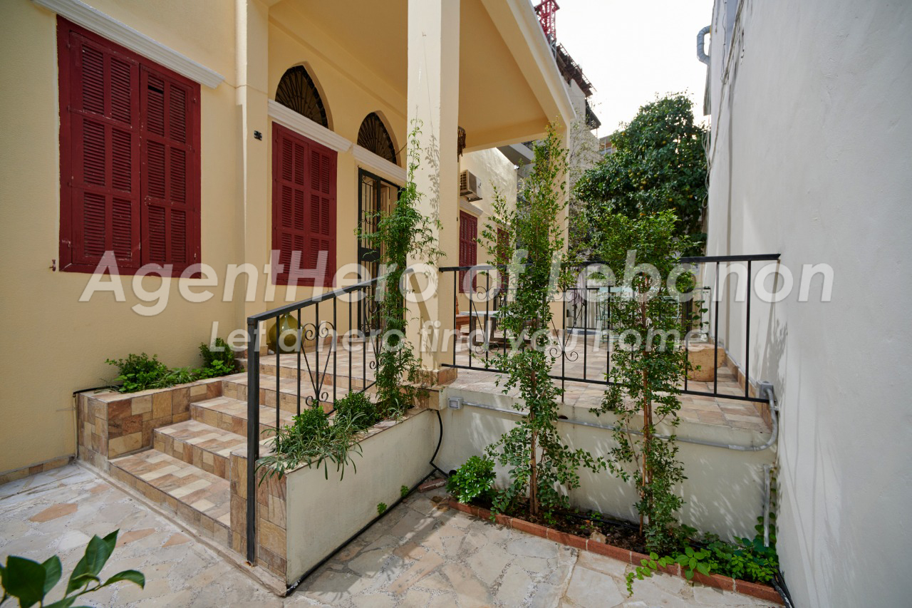 Villa + Private Garden Mar Mikhael / Achrafieh